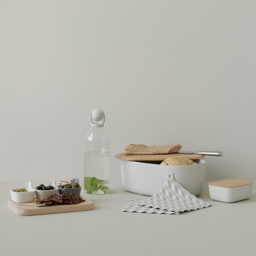 RIG-TIG Box-IT Scatola Porta Pane In Design Scandinavo, Plastica PBT E Coperchio In Legno, 22x34,5x12,3 Cm, Colore Nero